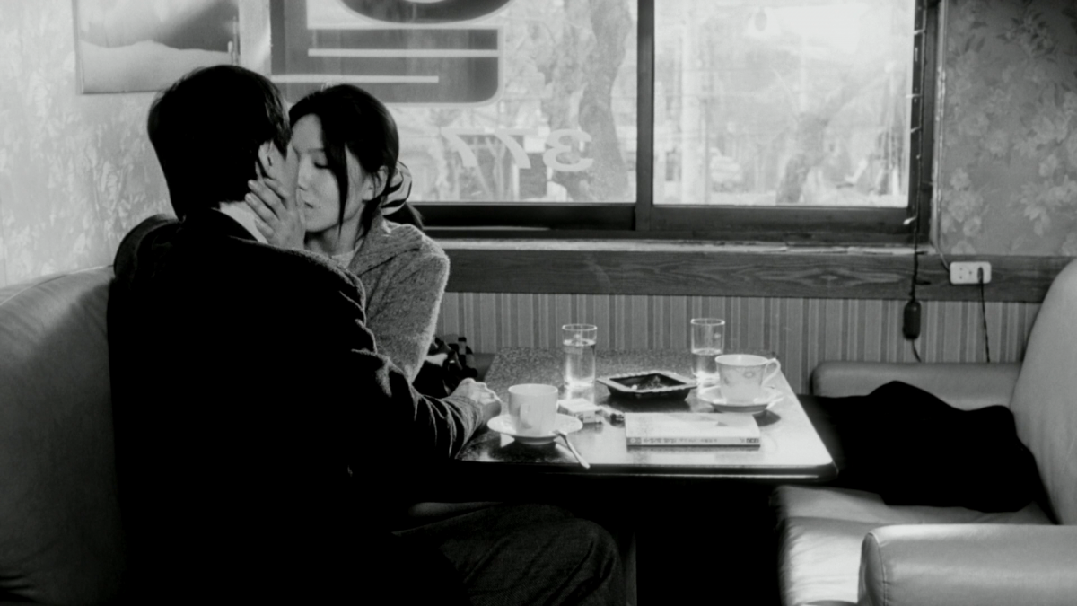 Oh! Soo-jung [Virgin Stripped Bare by Her Bachelors] (Hong Sang-soo, 2000)