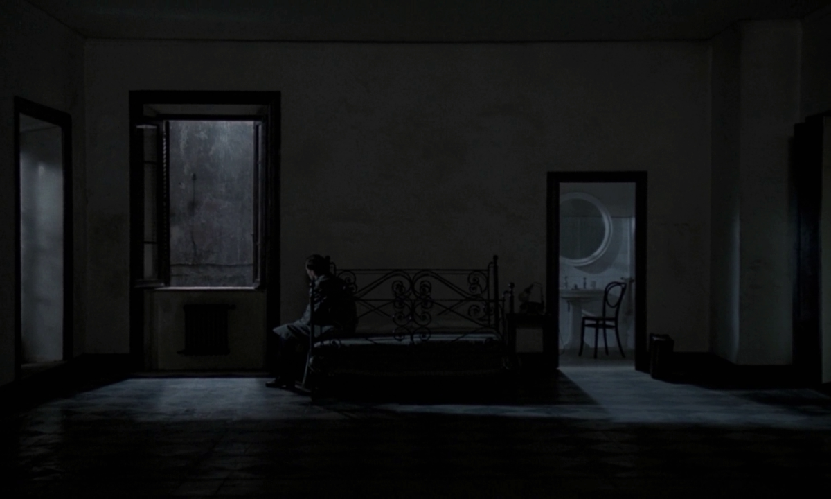 (4) Nostalghia [Nostalgia] (Andrei Tarkovsky, 1983)