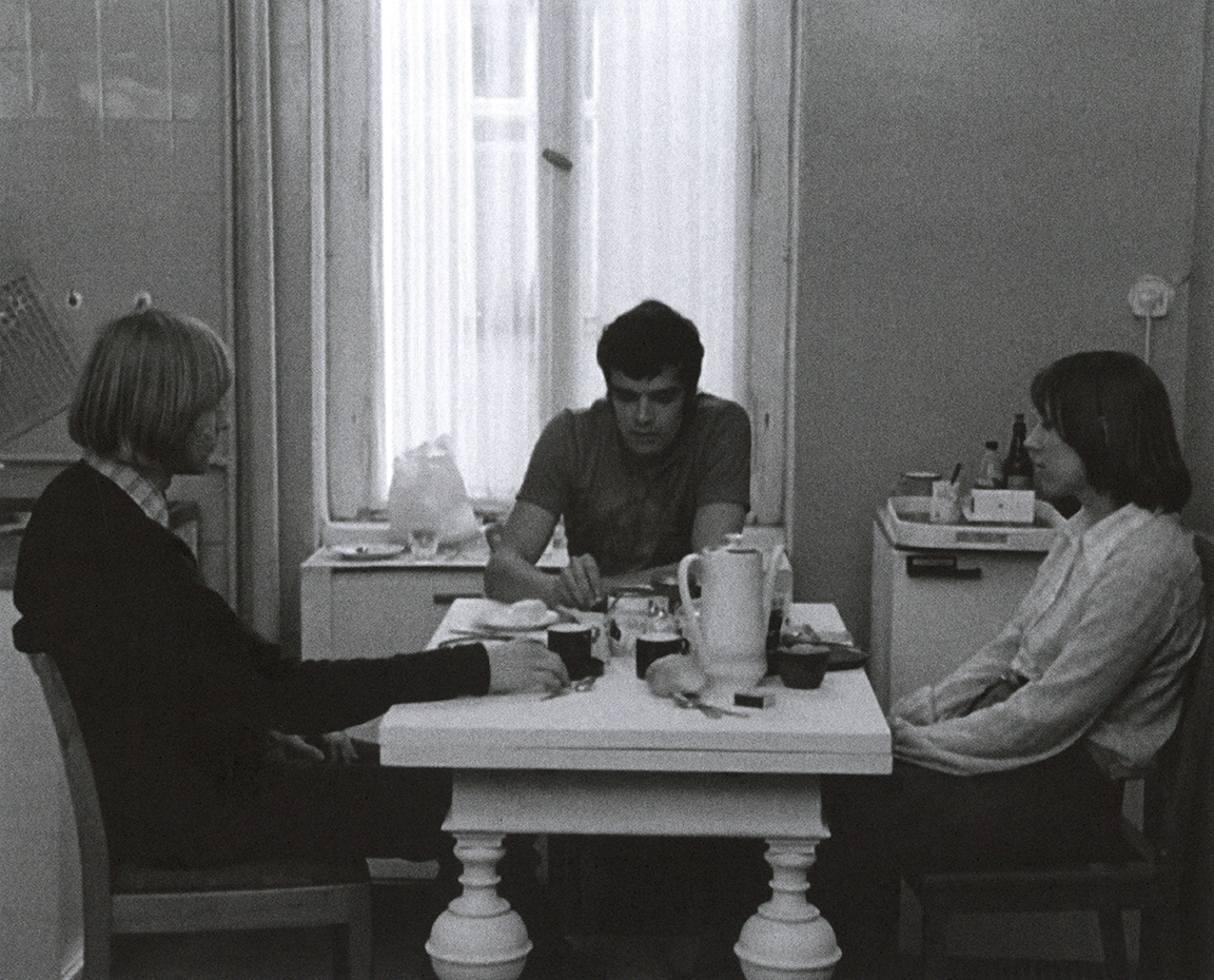 (5) Günter Peter Straschek (middle), Carlos Bustamante (left) and Johannes Beringer (right) on the set of Labriola (1970). Photo: Michael Biron.