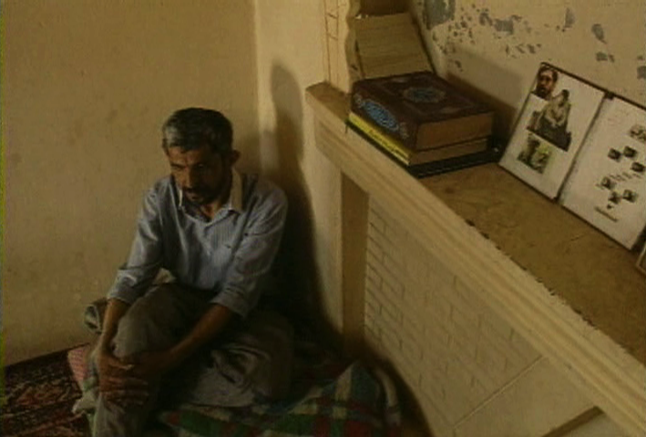 (4) Close-Up Long Shot (Mamhoud Chokrollahi & Moslem Mansouri, 1996)