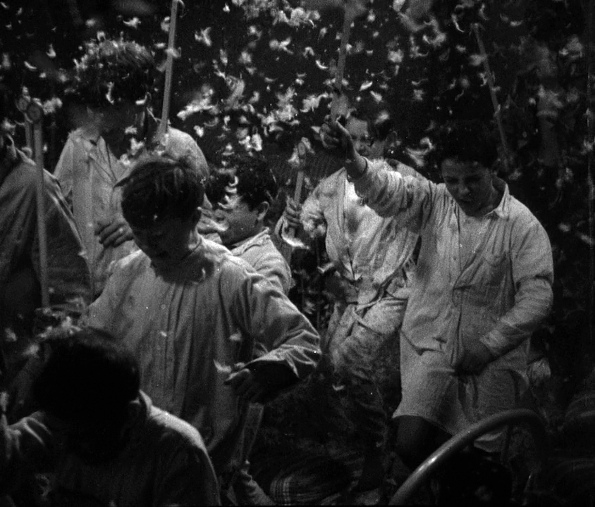 (1) Zéro de conduite: Jeunes diables au collège (Jean Vigo, 1933)